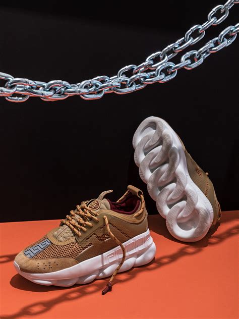 altezza suola versace chain|The Versace Chain Reaction Takes the House That Medusa Built .